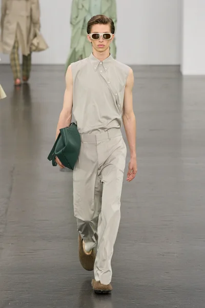 Look 13